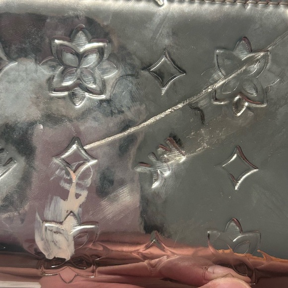 Michael Kors Silver Wristlet Wallet - Picture 3 of 3